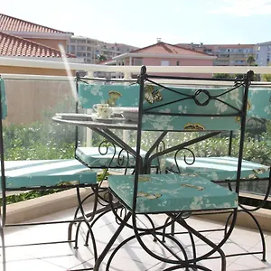 Appartement Juan Flore: Calme Absolu à 100m De La Plage, Antibes